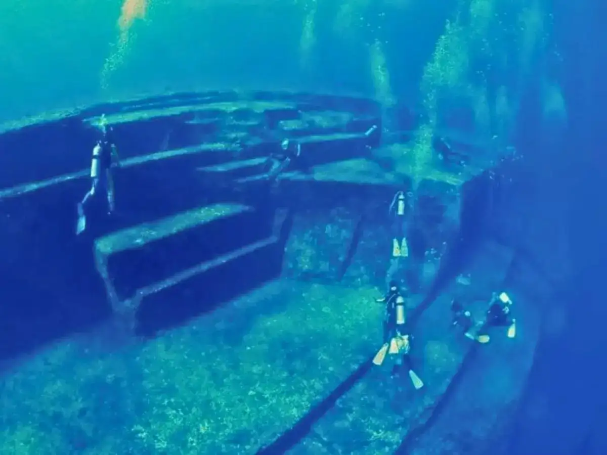 Professor Kimura studying the Yonaguni Monument